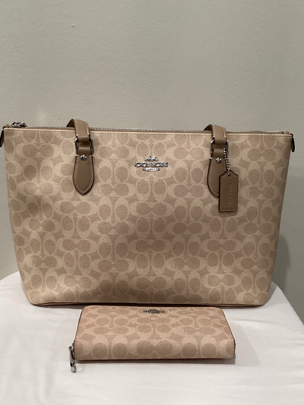 Coach Signature Gallery Tote with Matching Wallet